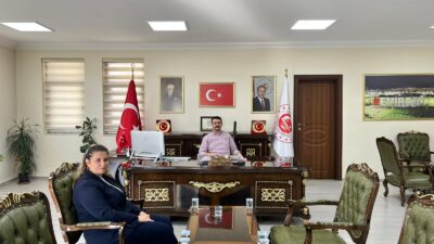 
Kanal 3 Bölge Koordinatörü Berna Türksoy, Emirdağ Kaymakamı Yasin Akgül’ü