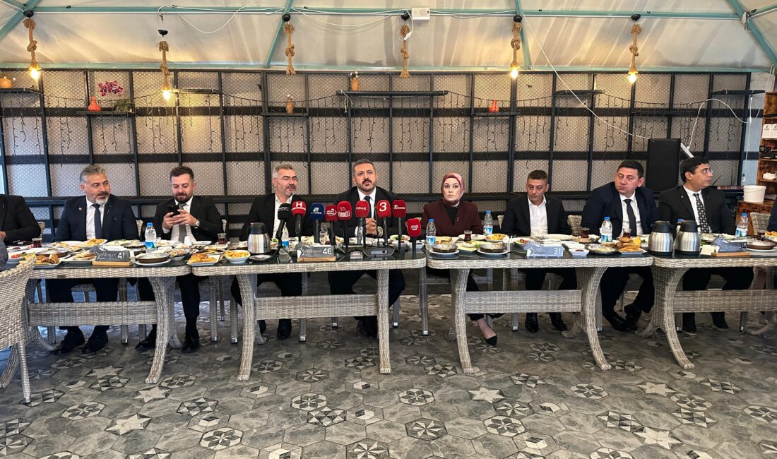 Anahtar Parti Afyonkarahisar İl Başkanlığı, kentte düzenlenen yemekli toplantıda basın