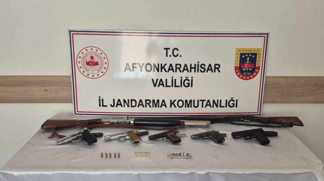 Afyonkarahisar İl Jandarma Komutanlığı ekipleri, düğünlerde silah atılmasının önlenmesine yönelik