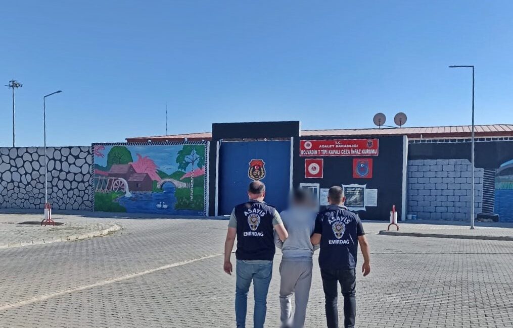 Afyonkarahisar Emniyet Müdürlüğü görevlilerimizce aranan şahısların yakalanmasına yönelik yapılan çalışmalarda;