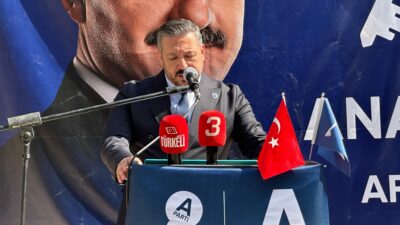 Anahtar Partisi Afyonkarahisar İl Başkanlığı’nda düzenlenen törenle partiye yeni katılan