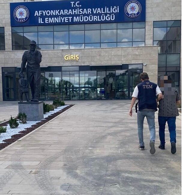 
Afyonkarahisar İl Emniyet Müdürlüğü ekipleri, aranan şahıslara yönelik yürüttüğü çalışmalar