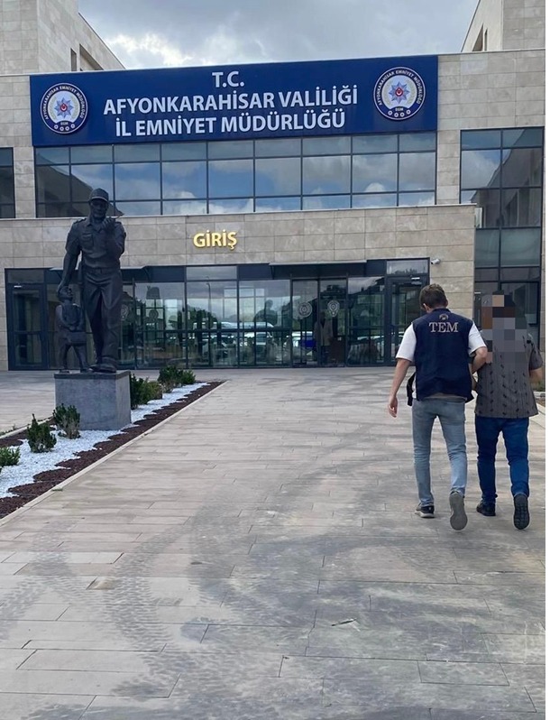 
Afyonkarahisar İl Emniyet Müdürlüğü ekipleri, aranan şahıslara yönelik yürüttüğü çalışmalar