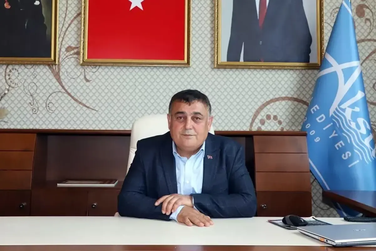 Antalya’nın Aksu ilçesinde Belediye Başkanı İsa Yıldırım, CHP’den istifa ettiğini