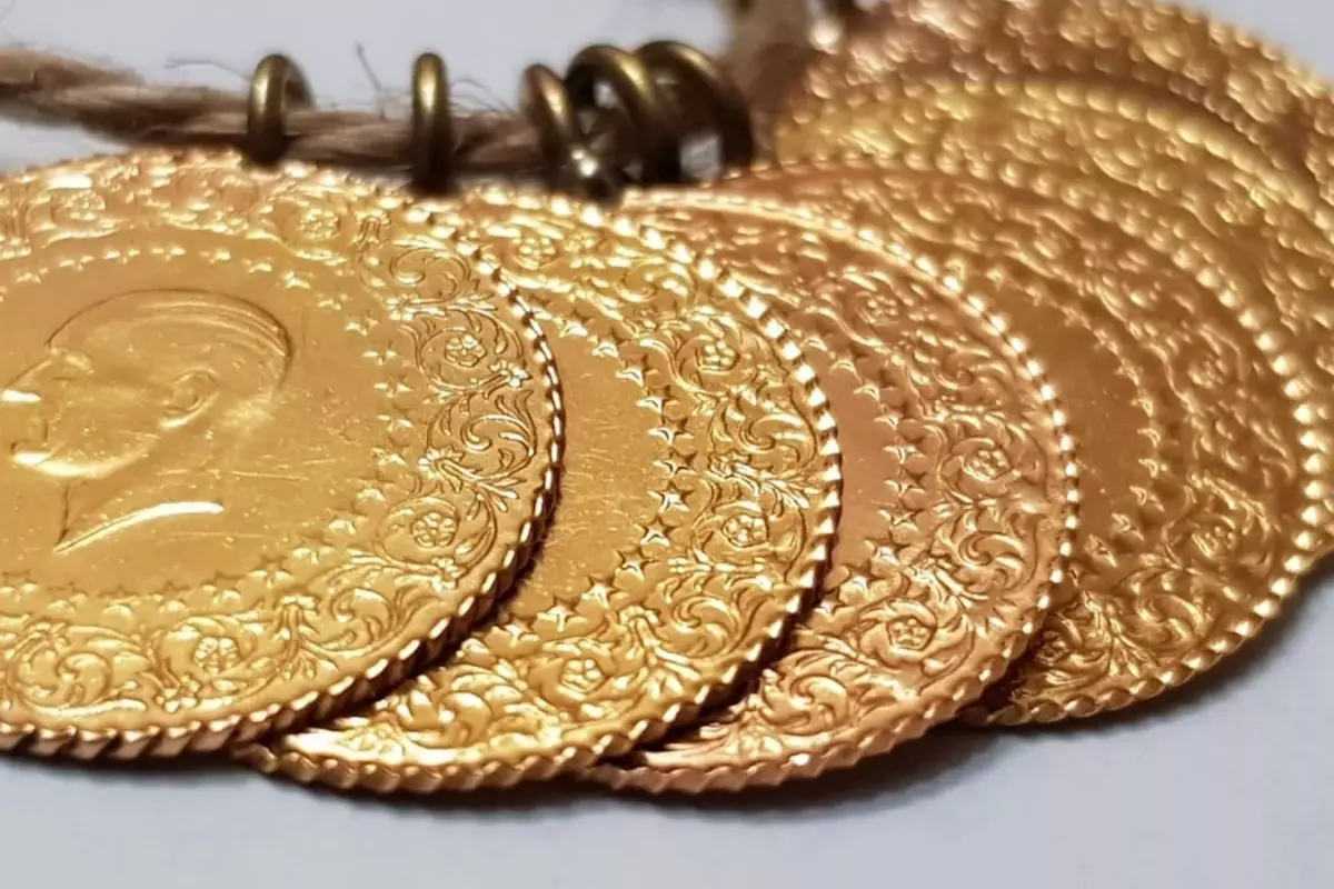 Gram altın, sabah saatlerinde 5.003 TL'ye çıkarak rekor kırdı. Uzmanlar,