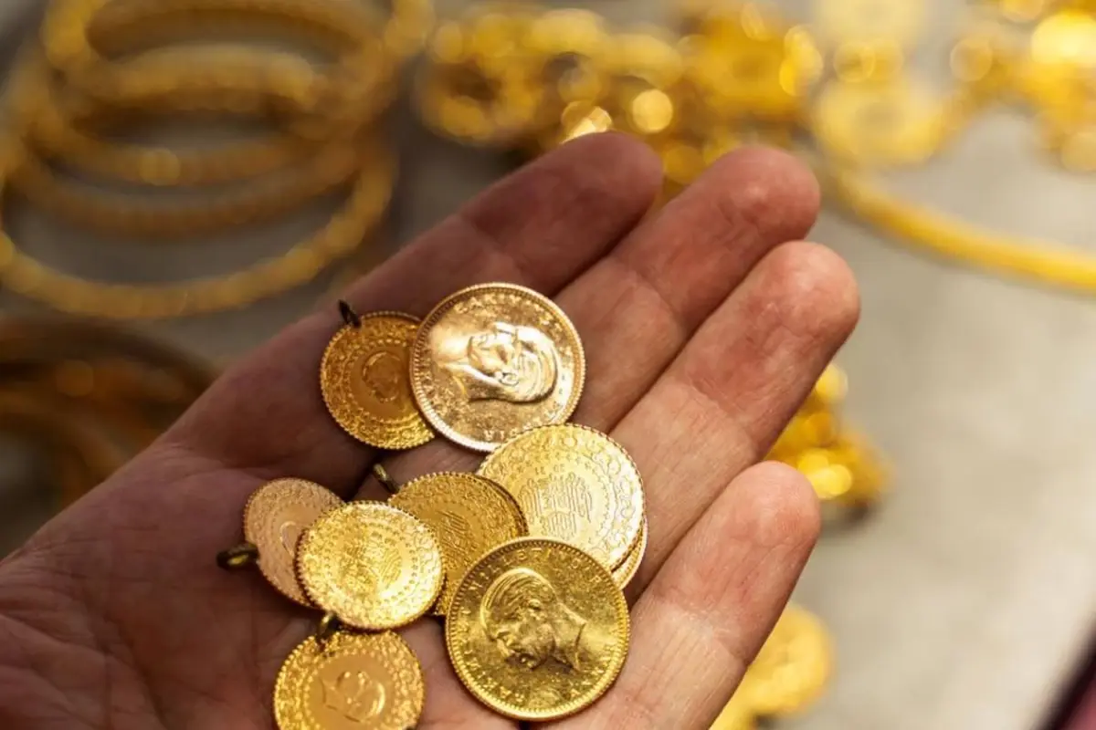 Ons altın, tarihi zirvesi olan 3.871 dolardan kar satışlarıyla hızla