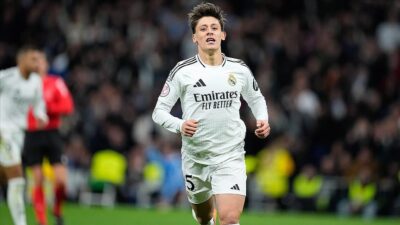 Real Madrid’in parlayan yıldızı Arda Güler, teknik direktör Xabi Alonso