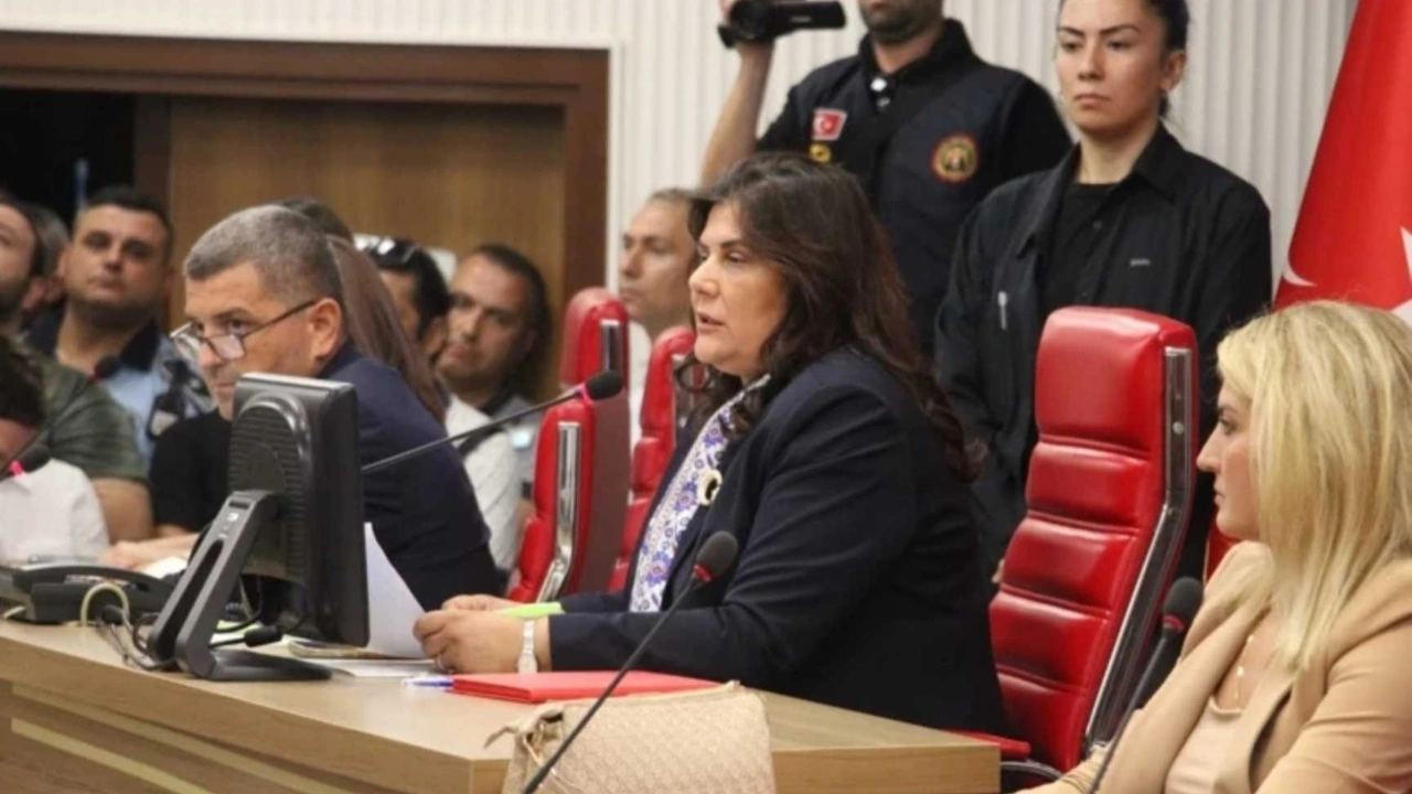   Geçtiğimiz günlerde CHP’den AK Parti’ye geçen Aydın Büyükşehir Belediye