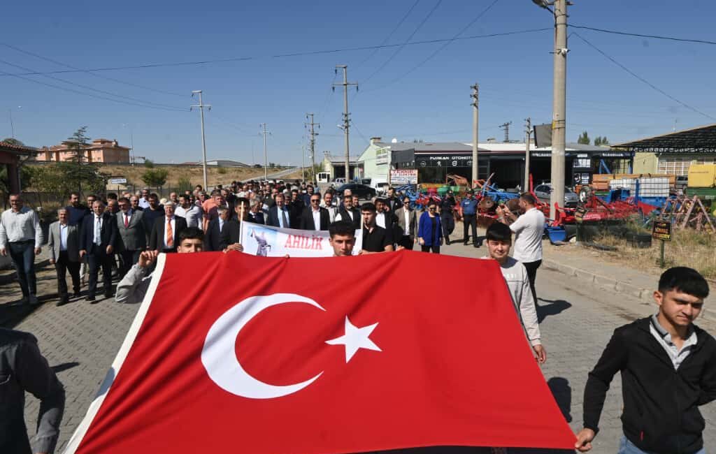 Çay ilçesinde Ahilik Haftası dolayısıyla düzenlenen kutlama programı, yoğun katılımla
