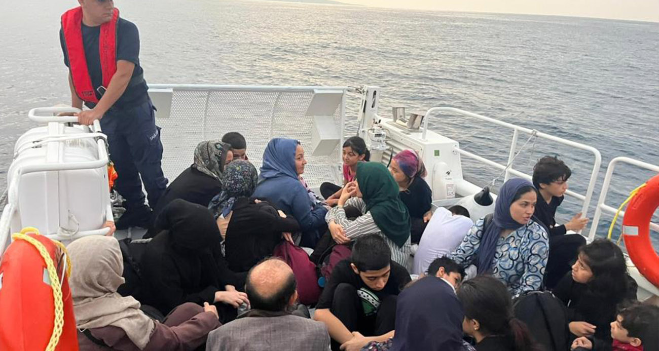 İzmir açıklarında ve sahil şeridinde güvenlik güçleri tarafından yürütülen üç