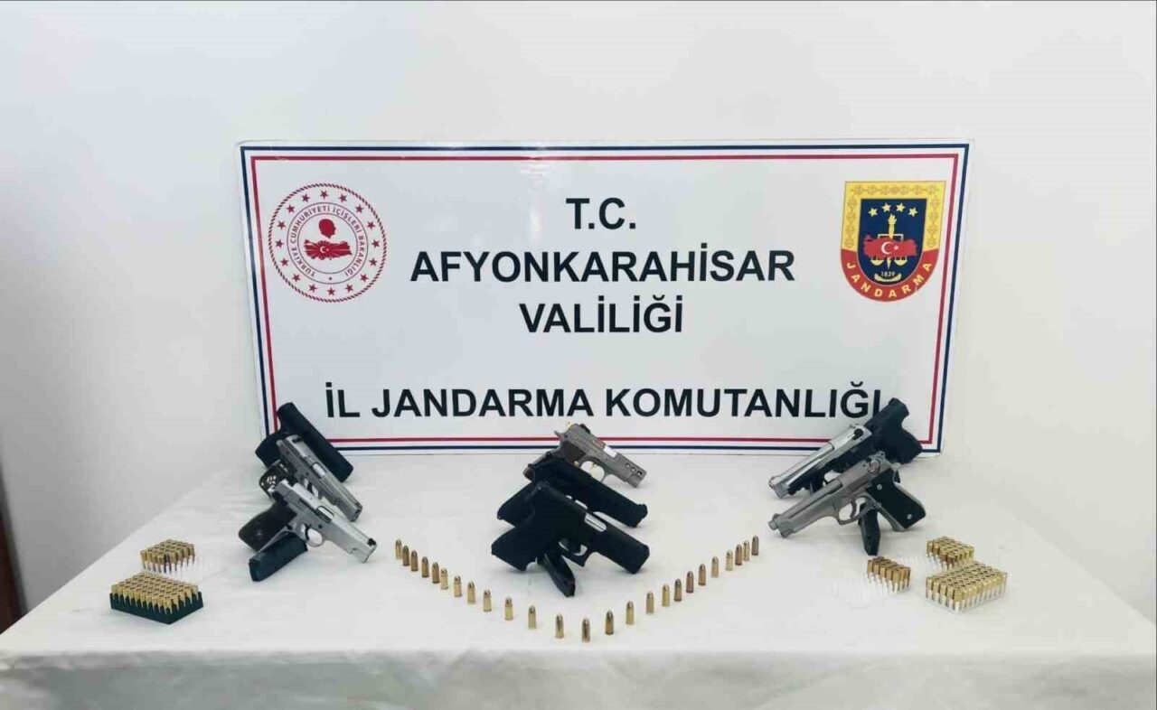 Afyonkarahisar’da jandarma ekipleri, düğünlerde havaya ateş açan şahıslara yönelik operasyon