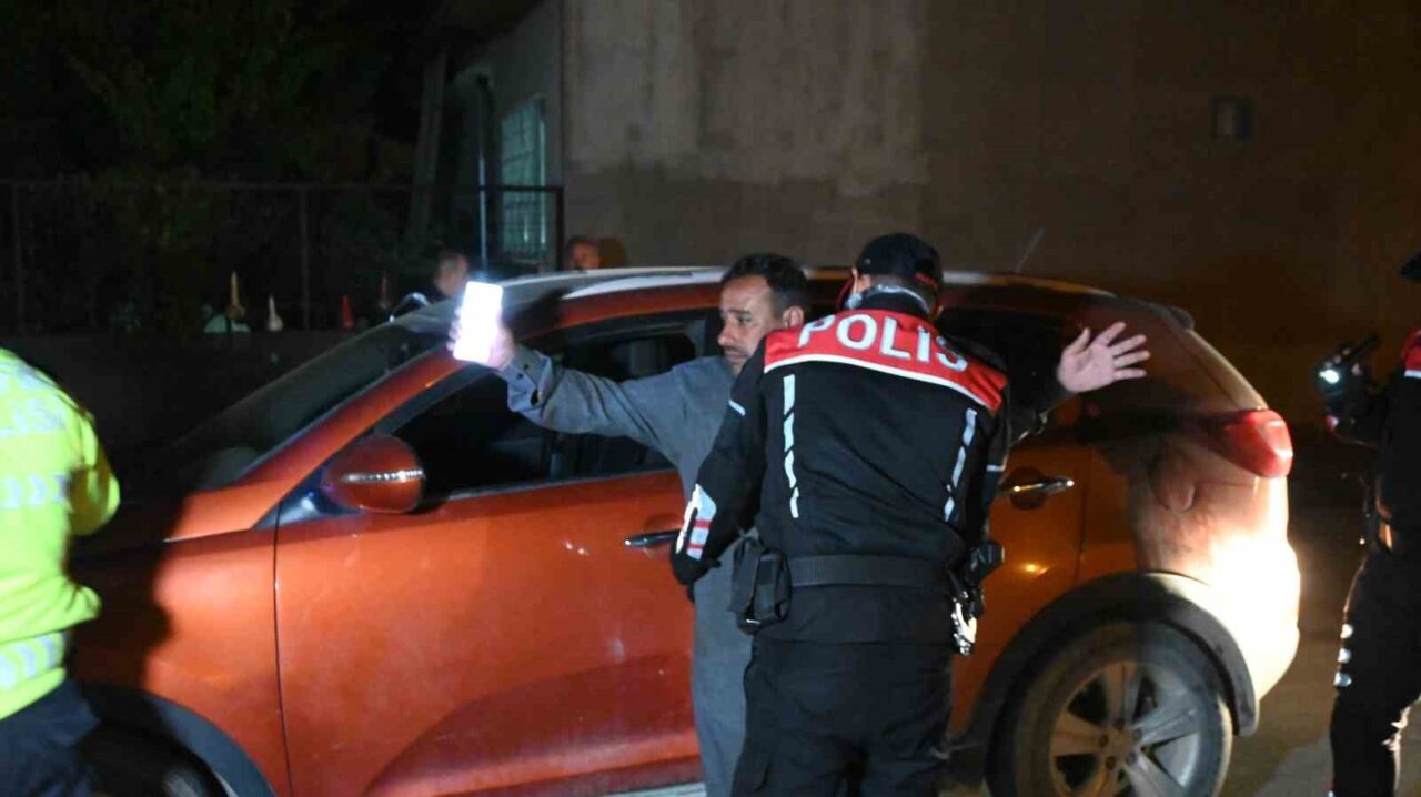 Eskişehir’de 52 polisin gece yaptığı uygulamada 395 şahıs ve 157