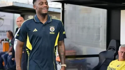 Fenerbahçe’nin genç golcüsü Jhon Duran’ın sağlık durumu belirsizliğini koruyor. MR