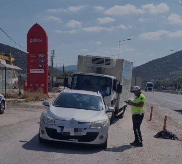 Bilecik’te Bölge Trafik Denetleme Şube Müdürlüğü ekipleri, kırmızı ışık ihlallerini