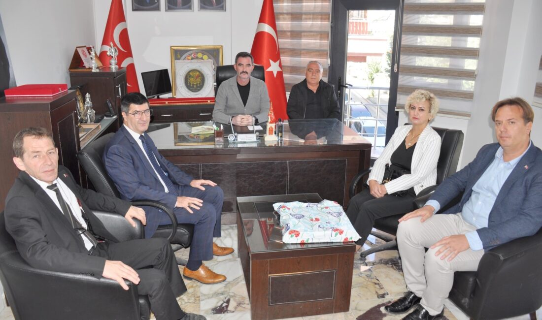 Türk Büro-Sen Afyonkarahisar Şube Başkanı İsmail Akman ve sendika yönetimi,