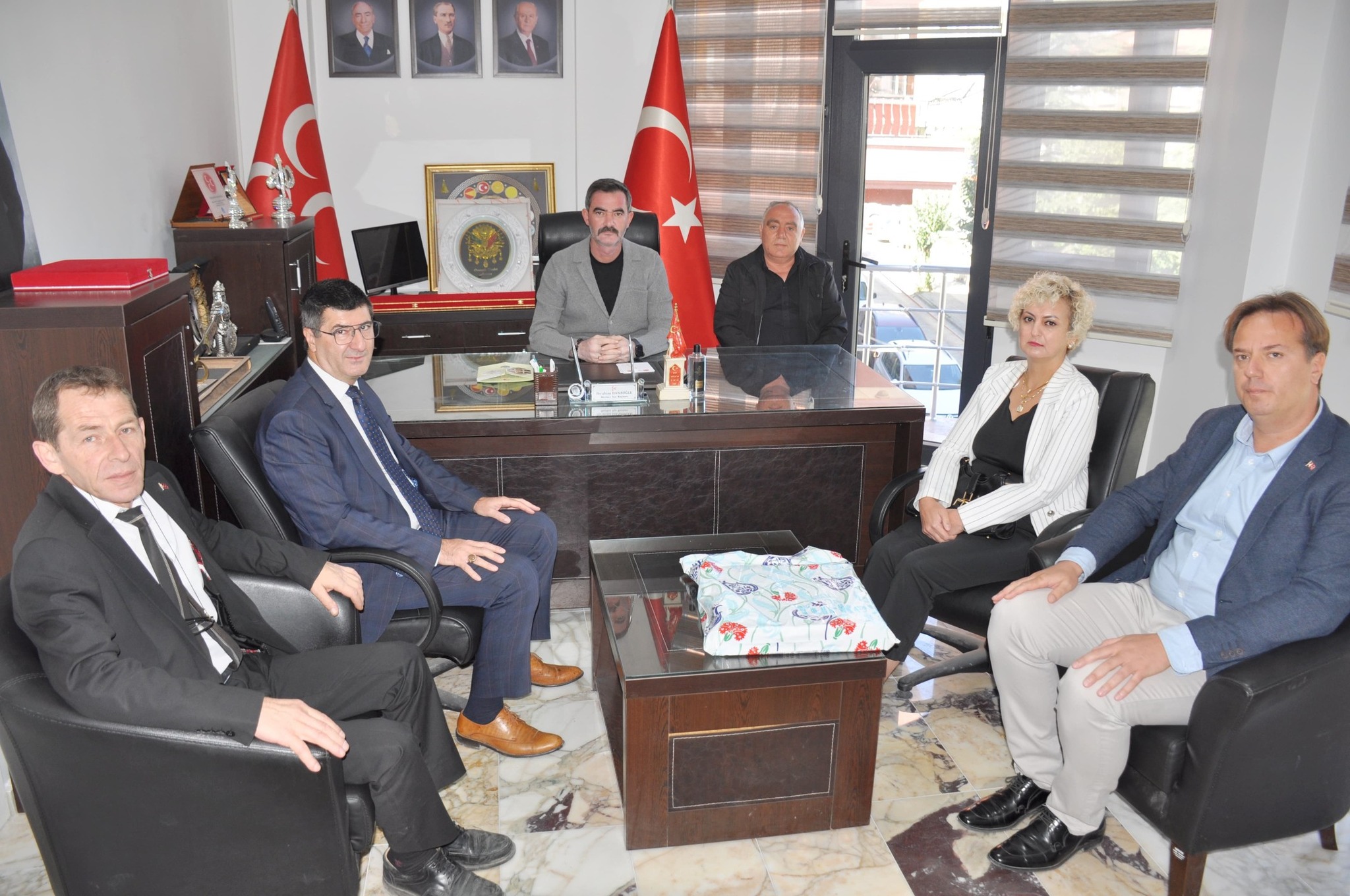 Türk Büro-Sen Afyonkarahisar Şube Başkanı İsmail Akman ve sendika yönetimi,