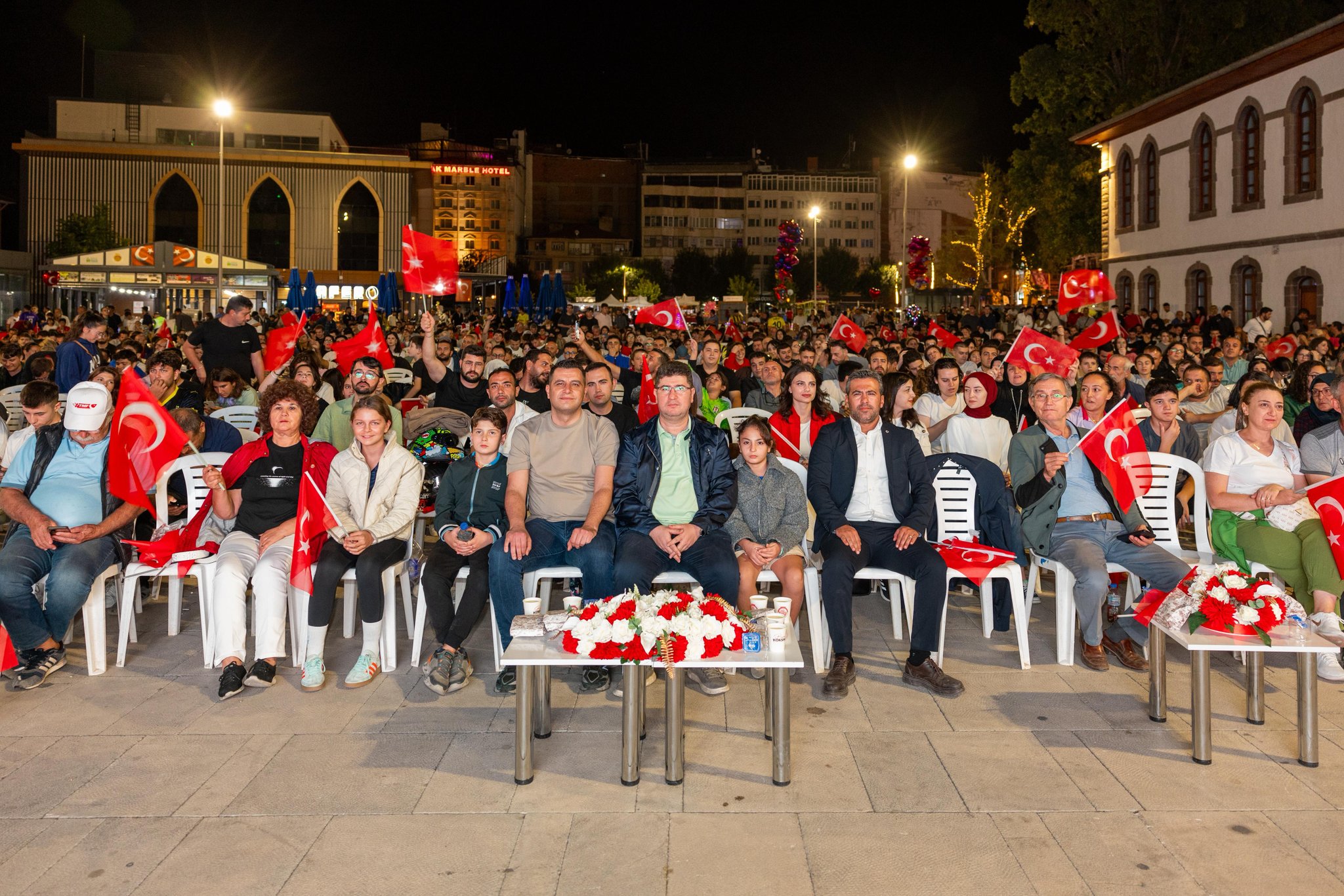 Afyonkarahisar Belediyesi, basketbol finalinde halkı Zafer Meydanı’nda buluşturdu Avrupa Şampiyonası