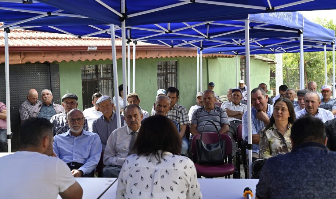Uşak Üniversitesi, “Üniversite-Köy Buluşmaları” kapsamında Taşkonak Köyü’nde çiftçilerle bir araya