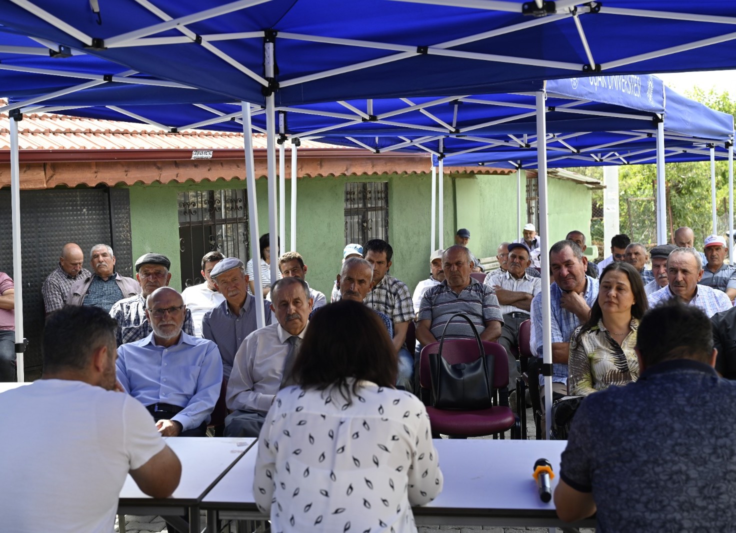 Uşak Üniversitesi, “Üniversite-Köy Buluşmaları” kapsamında Taşkonak Köyü’nde çiftçilerle bir araya