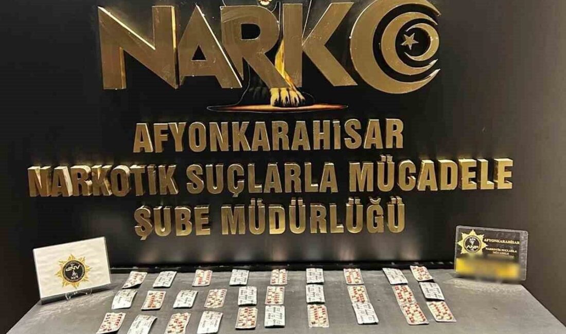 Afyonda şüphe üzerine durdurulan araçtan bakın neler çıktı! Afyonkarahisar’da polis tarafından durdurulan otomobilde uyuşturucu madde ve haplarla yakalanan