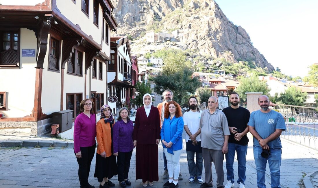 Afyonkarahisar Valisi Doç. Dr. Kübra Güran Yiğitbaşı, ilimizde keçe, hat,