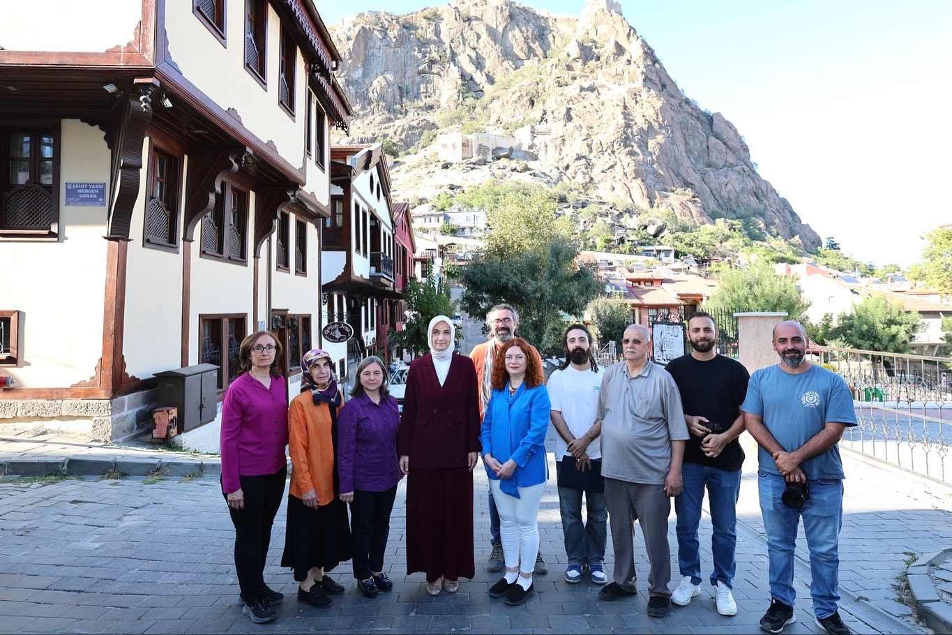 Afyonkarahisar Valisi Doç. Dr. Kübra Güran Yiğitbaşı, ilimizde keçe, hat,