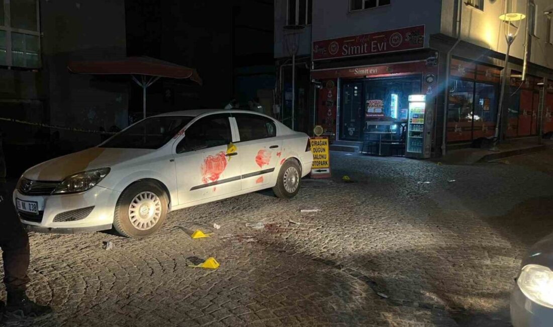 Eskişehir’in Odunpazarı ilçesinde, düğünden çıkan bir grup ile bir kurye