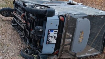 Bilecik’te bir araca yol vermek isterken devrilen üç tekerlekli elektrikli
