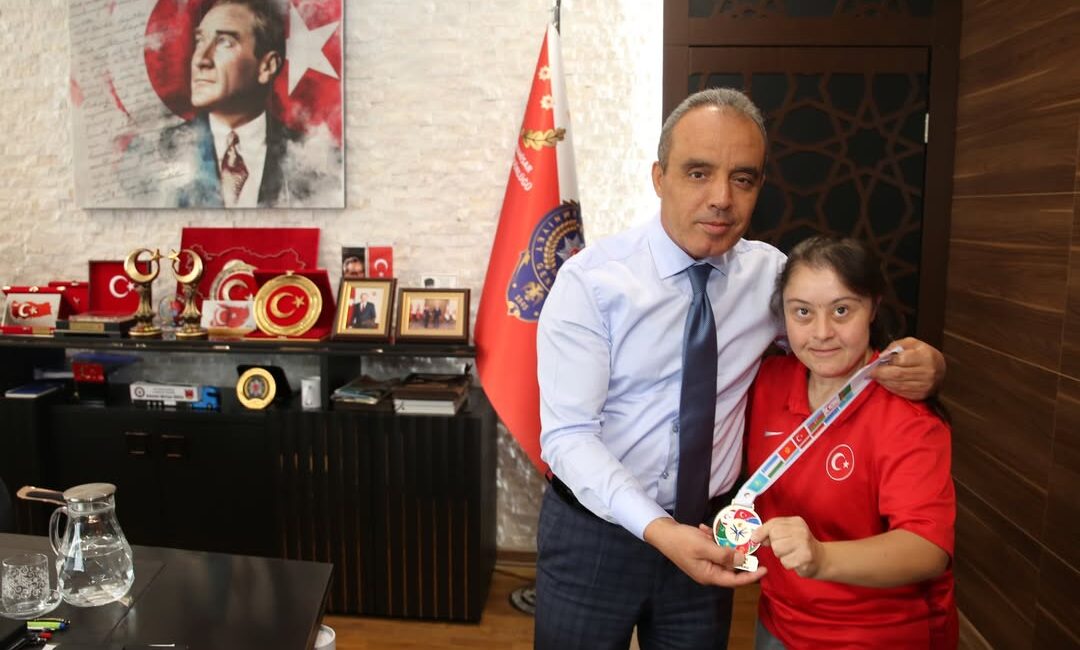 İlimizin gururu milli sporcumuz Münevvere Yılmaz ve ailesi, İl Emniyet