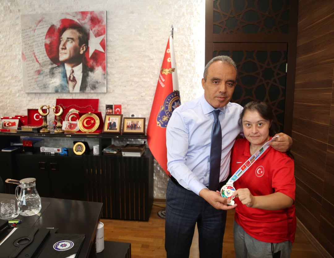İlimizin gururu milli sporcumuz Münevvere Yılmaz ve ailesi, İl Emniyet