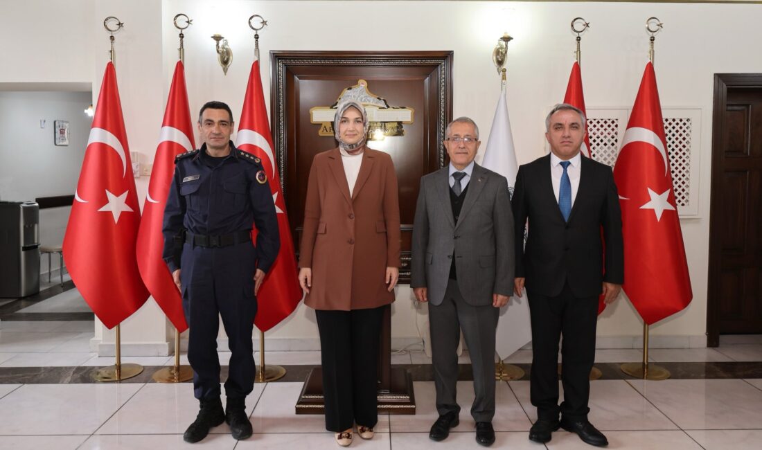 Afyonkarahisar Valisi Kübra Güran Yiğitbaşı, Jandarma Asayiş Vakfı yetkililerini kabul