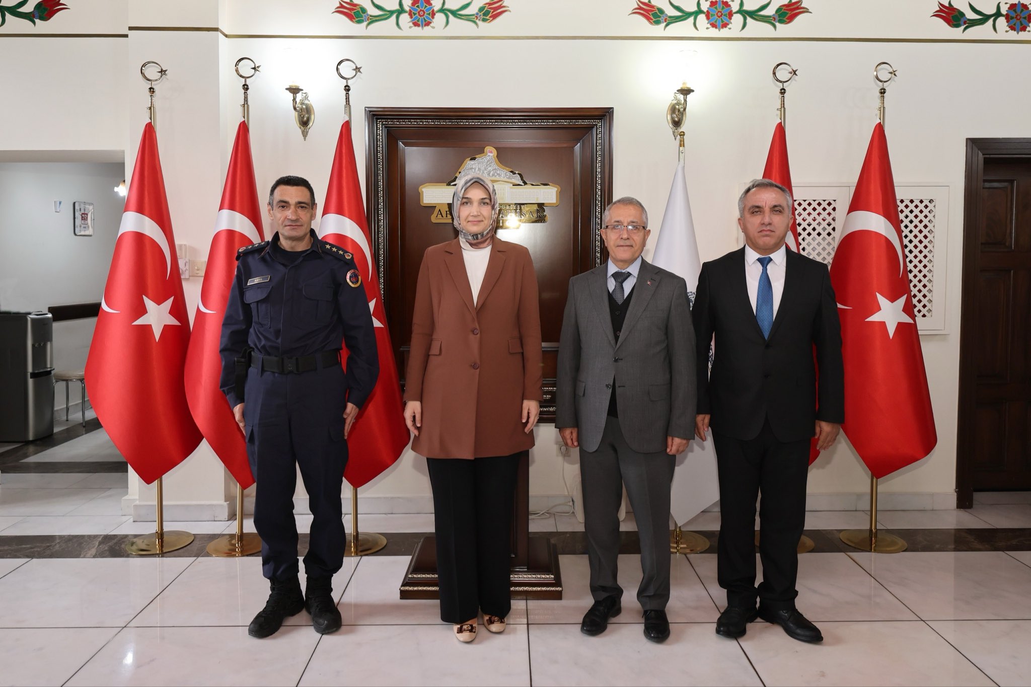 Afyonkarahisar Valisi Kübra Güran Yiğitbaşı, Jandarma Asayiş Vakfı yetkililerini kabul