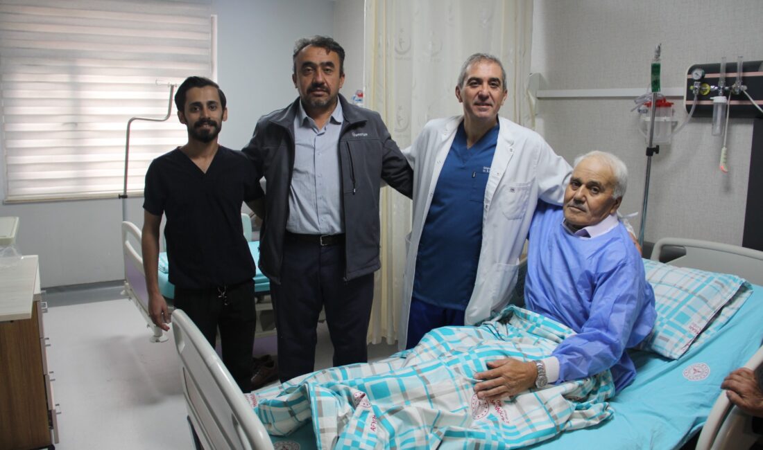 Afyonkarahisar Devlet Hastanesi Girişimsel Radyoloji ekibi, beyin damarları pıhtı nedeniyle
