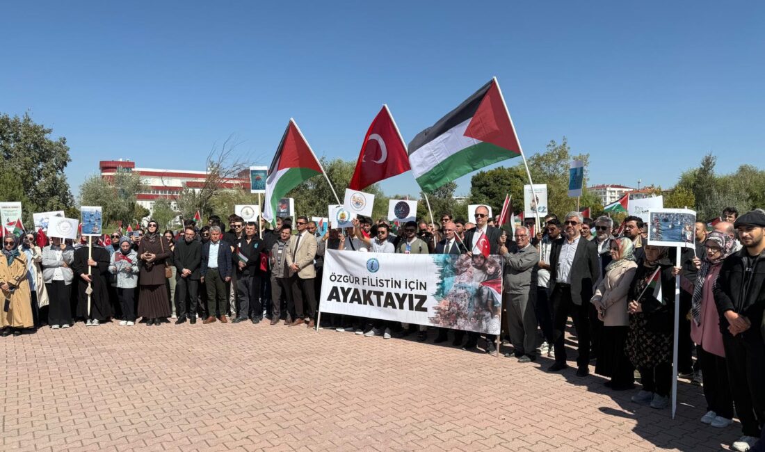 Afyon Kocatepe Üniversitesi’nde akademisyenler ve öğrenciler, İsrail’in Gazze’ye yönelik saldırılarını