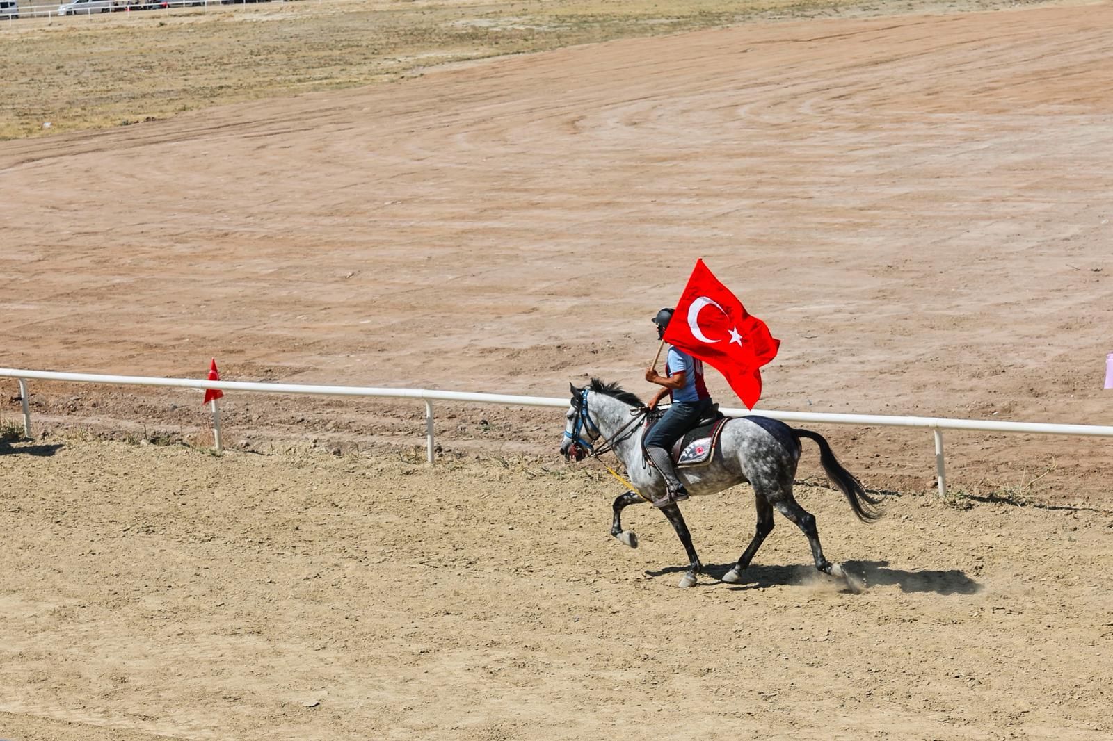 Afyonkarahisar Belediyesi, Cumhuriyetimizin 102. yılı kutlamaları kapsamında düzenleyeceği Rahvan Binicilik