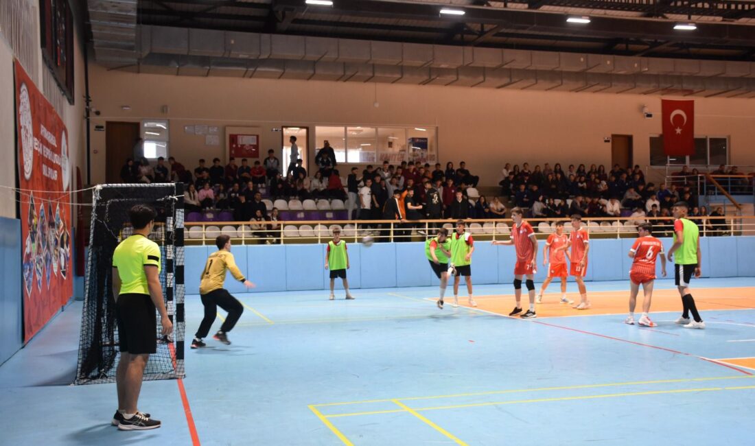 Afyonkarahisar Spor Lisesi hentbolda şampiyon oldu Afyonkarahisar’da düzenlenen Okul Sporları Gençler Hentbol Müsabakaları büyük bir çekişmeye