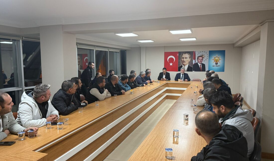 Özkaya’dan yoğun ziyaret turu AK Parti Afyonkarahisar Milletvekili Ali Özkaya, önceki gün Afyonkarahisar’daydı. İlçeleri