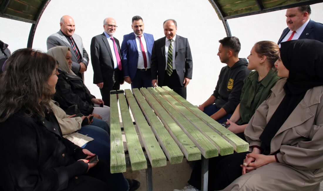 Afyon Kocatepe Üniversitesi (AKÜ) Rektörü Prof. Dr. Mehmet Karakaş, Çay