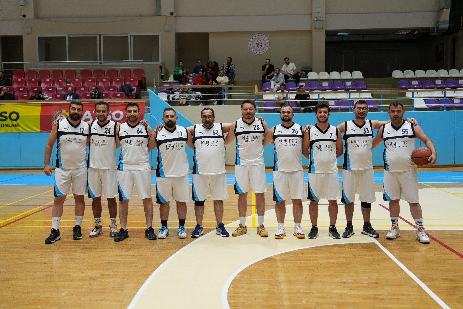 “Aile” temalı 19. ATSO Spor Oyunları kapsamında düzenlenen basketbol müsabakalarının
