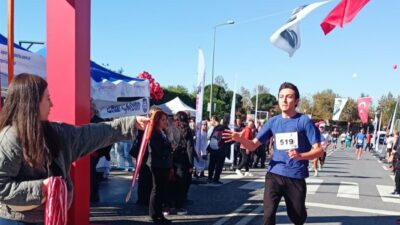 Afyonkarahisar’ı temsil eden özel sporcular Münevvere Yılmaz ve Emirhan Sancak,