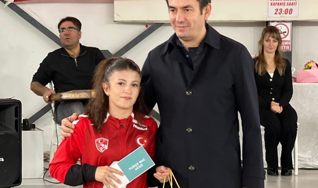 Taşoluk’tan yükselen yıldızlara ödül Afyonkarahisar Valiliği tarafından Taşoluk beldesinde, ulusal ve uluslararası arenada başarı