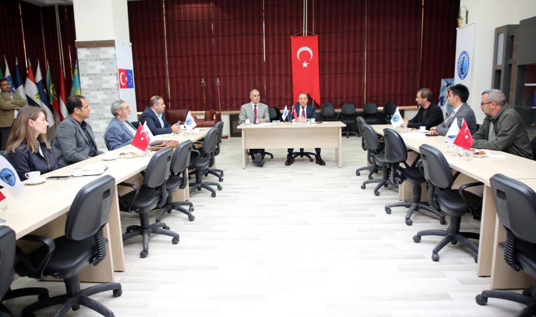 Uluslararası İlişkiler Merkezi yeni döneme hazır Afyon Kocatepe Üniversitesi (AKÜ) Rektörü Prof. Dr. Mehmet Karakaş’ın başkanlığında