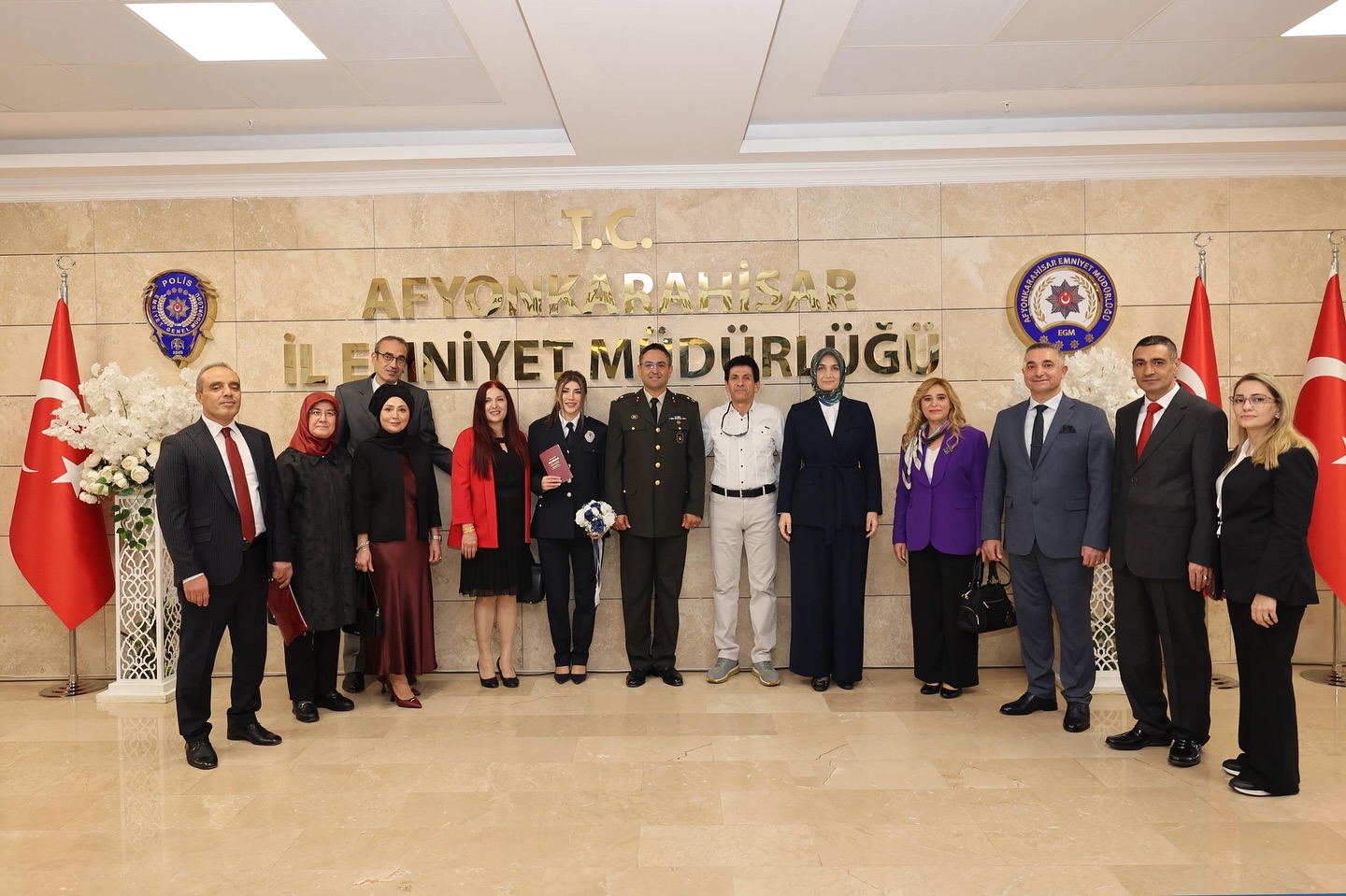 Afyonkarahisar Valisi Doç. Dr. Kübra Güran Yiğitbaşı, Polis Memuru Şirin