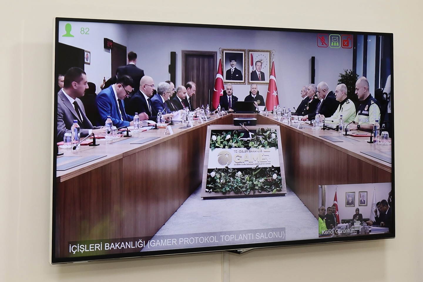 Afyonkarahisar Valisi Doç. Dr. Kübra Güran Yiğitbaşı, İçişleri Bakanı Ali