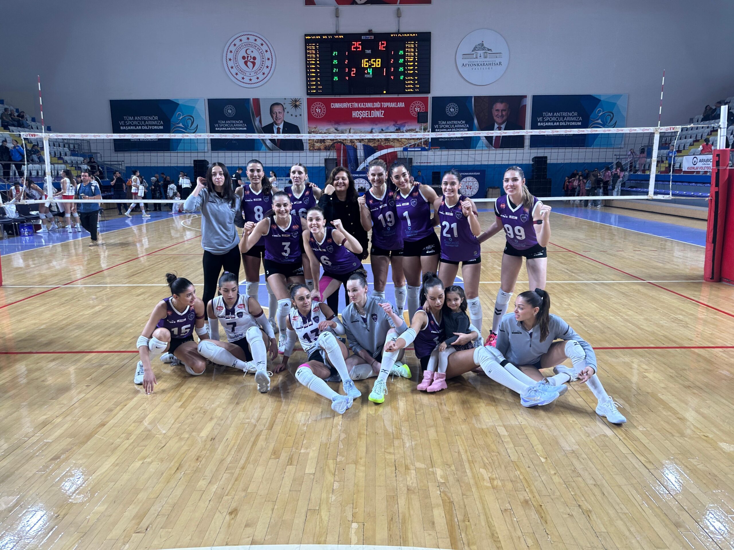 TVF Arabica Coffee House Kadınlar Voleybol 1. Ligi’nde mücadele eden