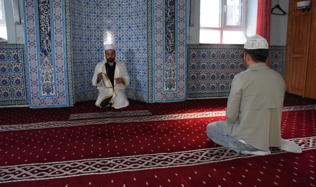 Afyonkarahisar’da din görevlisi olarak çalışan Ömer ile Hüseyin Temel kardeşler,