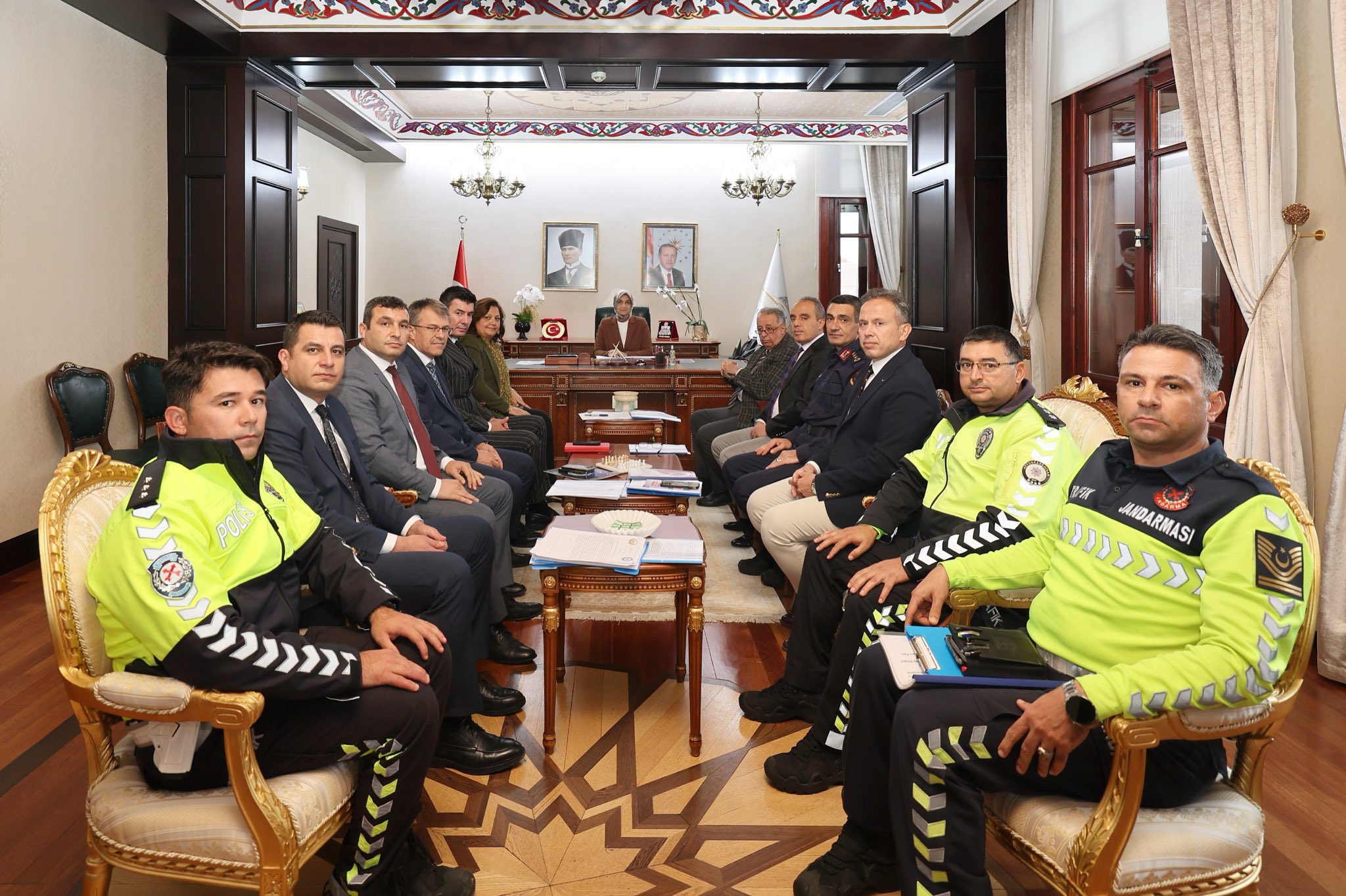 Afyonkarahisar Valisi Kübra Güran Yiğitbaşı başkanlığında, kentte trafik güvenliğinin artırılmasına