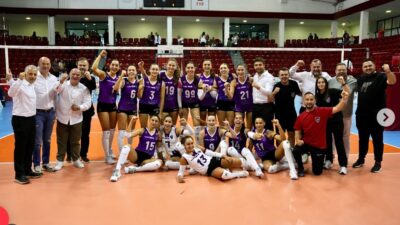 Kadınlar 1. Ligi B Grubu’nun lideri Afyon Belediye Yüntaş, taraftarı