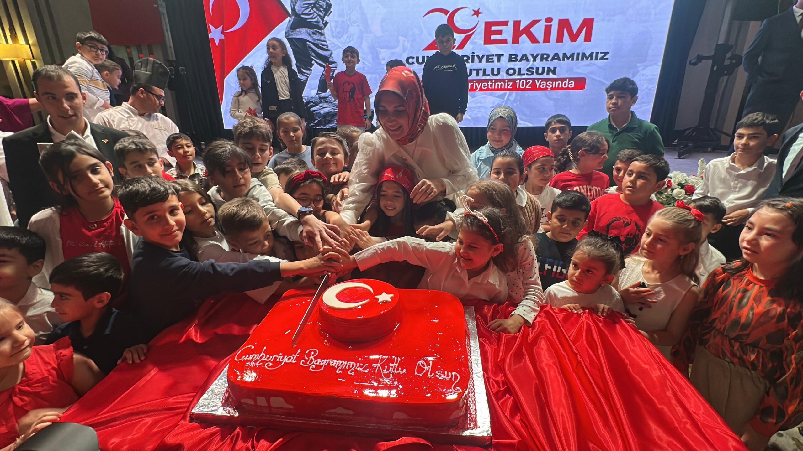 Cumhuriyet’in ilanının 102. yılı dolayısıyla Afyonkarahisar’da bir termal otelde 29