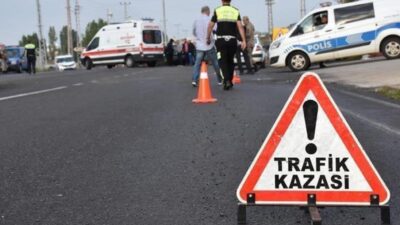 Afyonkarahisar’da kontrolden çıkarak şarampole devrilen otomobilde 5 kişi yaralandı.